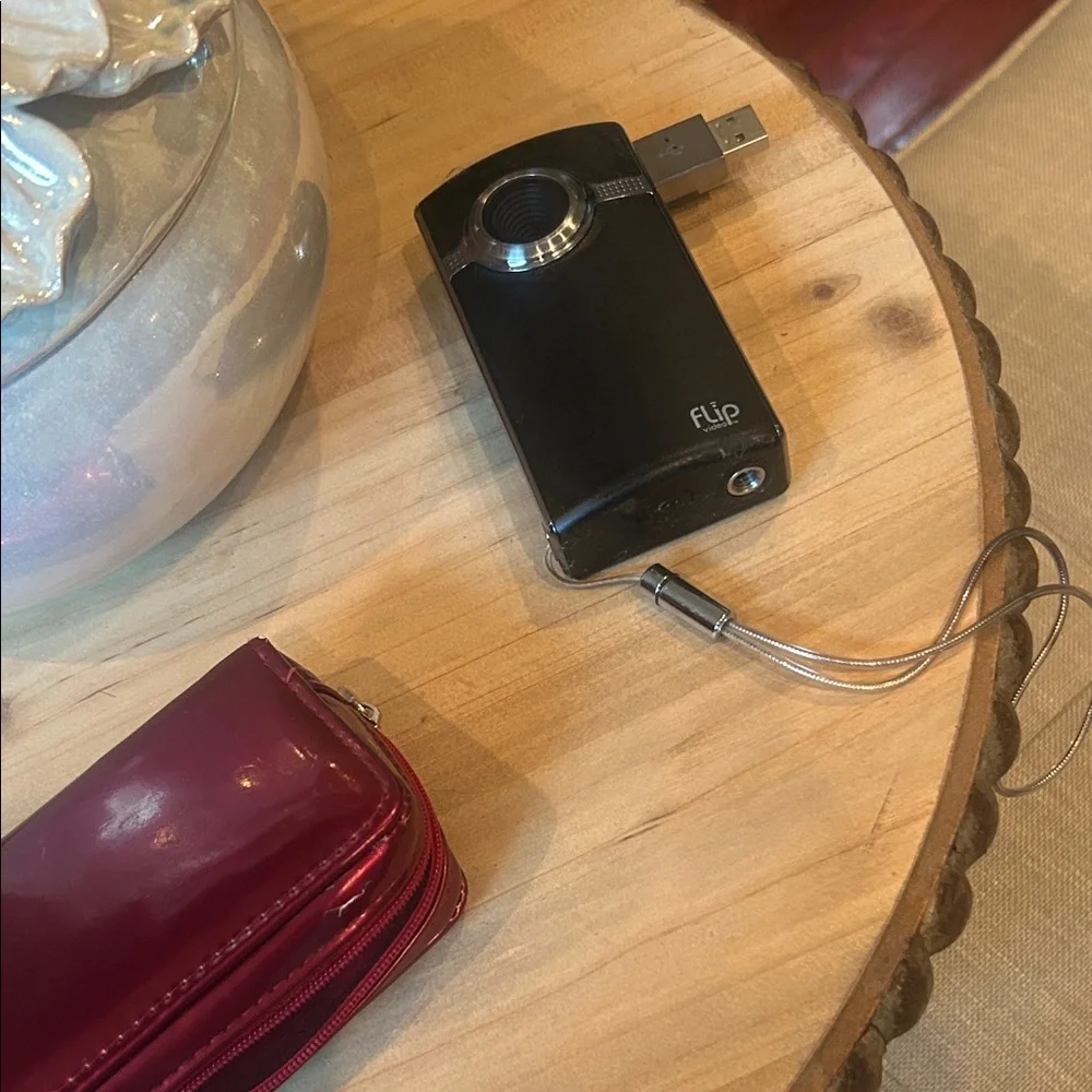 Flip Ultra HD Pocket Video Camera‎ 2nd Generation-U2120B